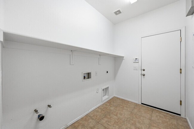 Building Photo - 8407 West Myrtle Ave