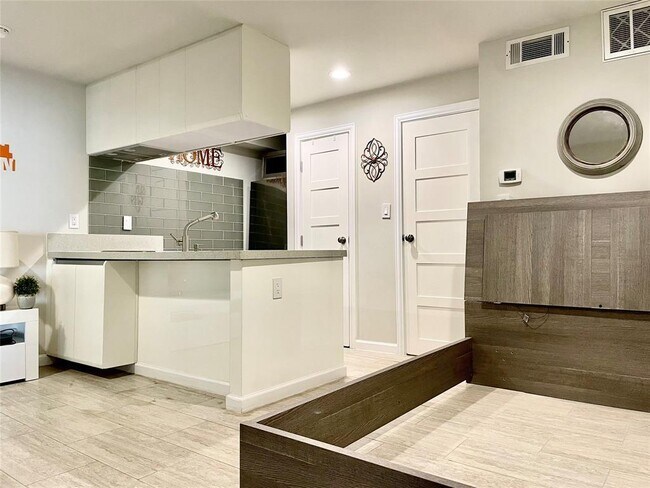 Building Photo - 3110 Red River St