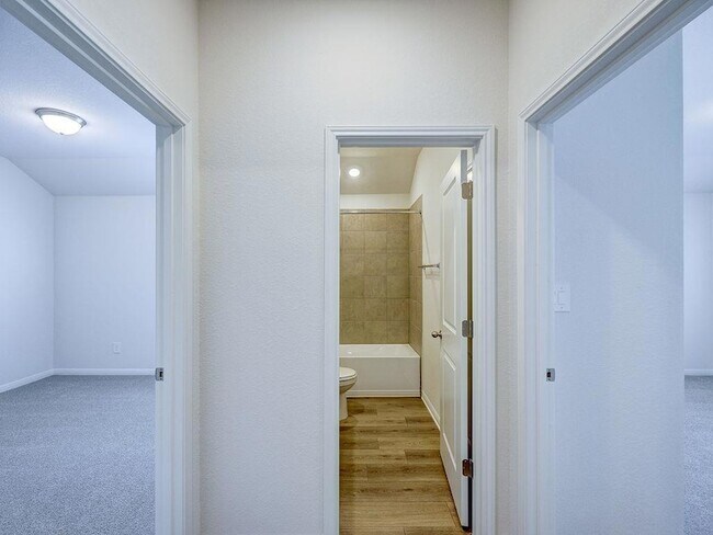 Building Photo - 112 Holmby Dr