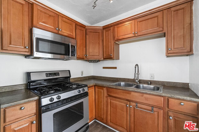 Building Photo - 115 44th St