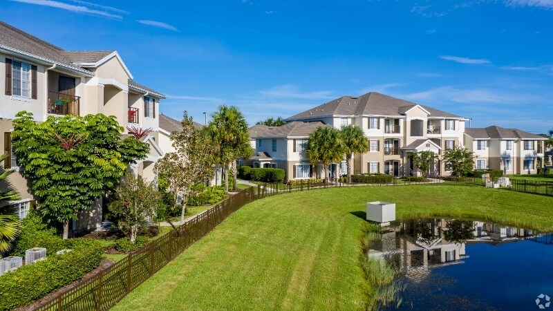 Building Photo - 5824 Lake Pointe Village Cir