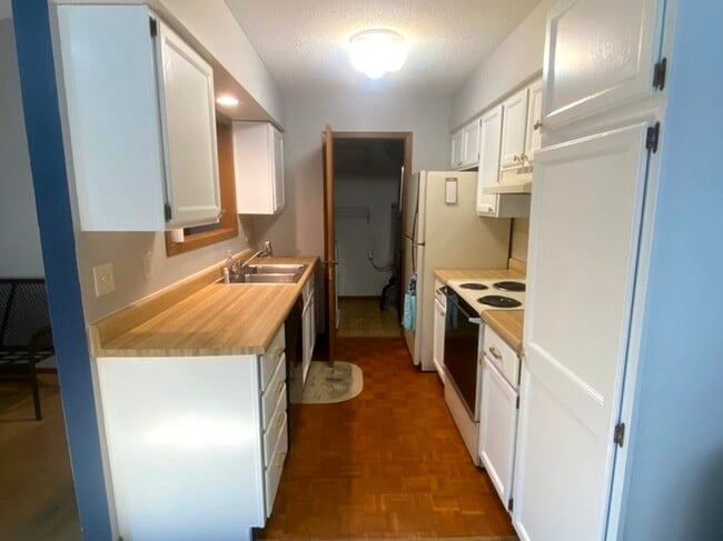 Building Photo - 1826 Kerrybrook Ct