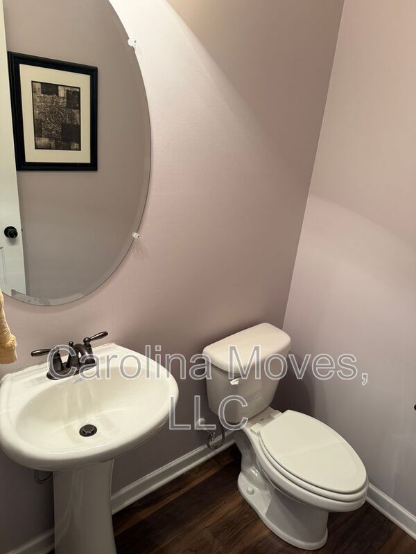 Building Photo - 451 Riverdale Rd