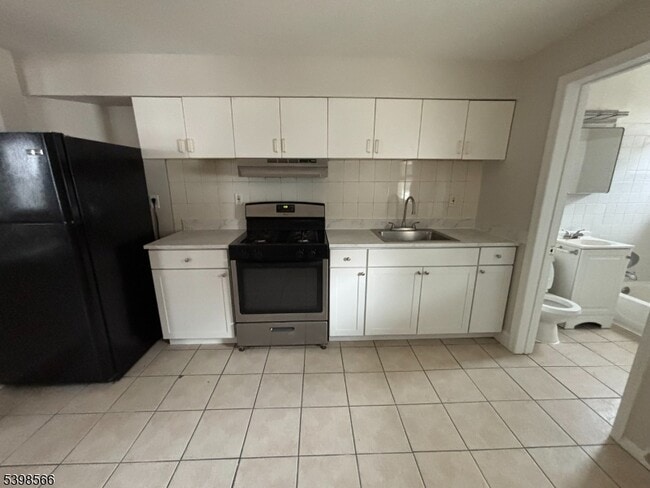 Primary Photo - 68 Cottage Pl