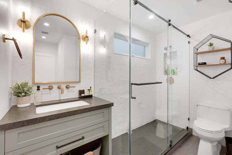 Building Photo - 248 34th St