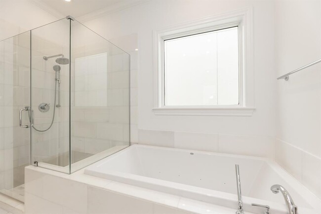 Building Photo - 7518 Viano Ln