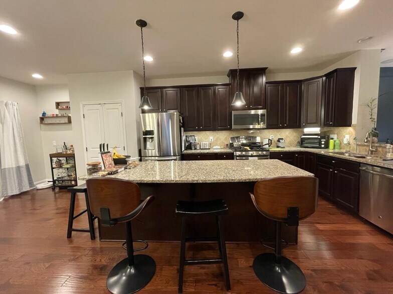 Kitchen - 649 Berry Chase Way