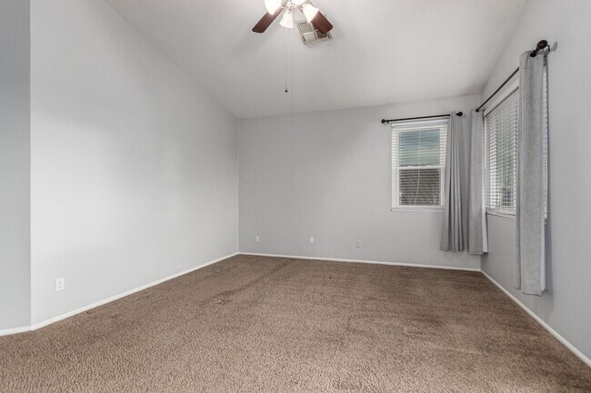 Building Photo - 4 bedoom home with private pool