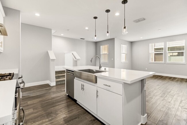 Building Photo - Move-In Special! Beautiful Alkali Flat Ren...