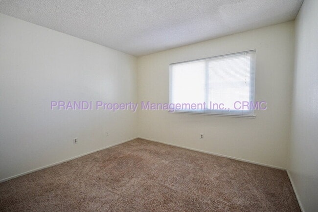 Building Photo - 24 Lassen Ln