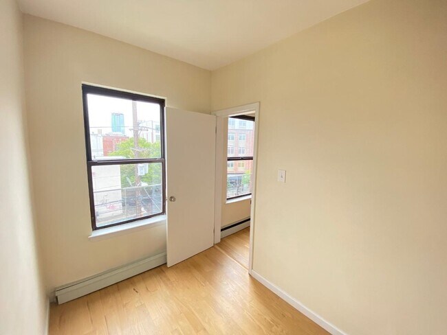 Building Photo - 278 1st St