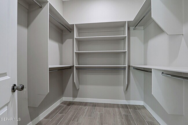 Building Photo - 1031 Vinton Ave