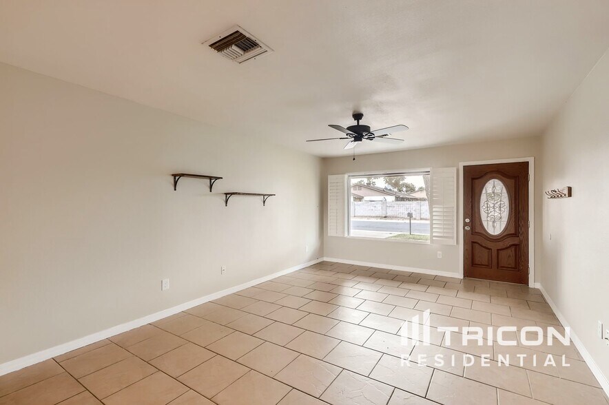 Building Photo - 2108 W Hermosa Dr