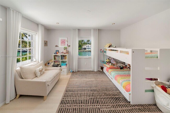 Building Photo - 1745 W 24th St