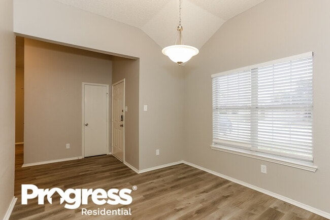 Building Photo - 841 Beaver Creek Dr