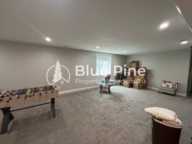 Building Photo - 737 Wilshire Pl