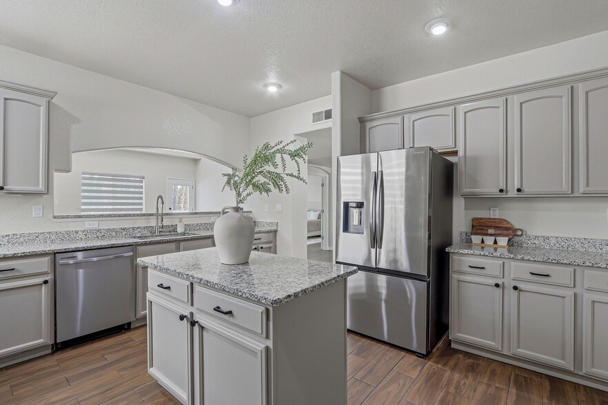Building Photo - 3121 Tierra Paola Ln