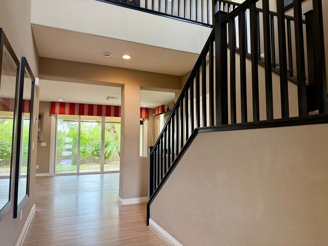 Building Photo - Gorgeous Modern Home