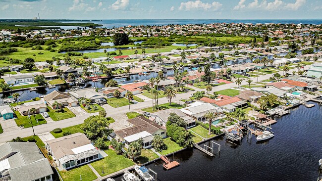 Building Photo - 4149 Floramar Ter