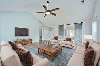 Building Photo - Spacious Home Near Downtown Summerville!