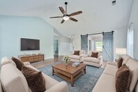 Building Photo - Spacious Home Near Downtown Summerville!