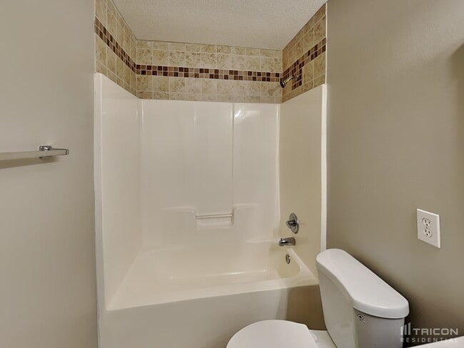 Building Photo - 305 Hester Ct