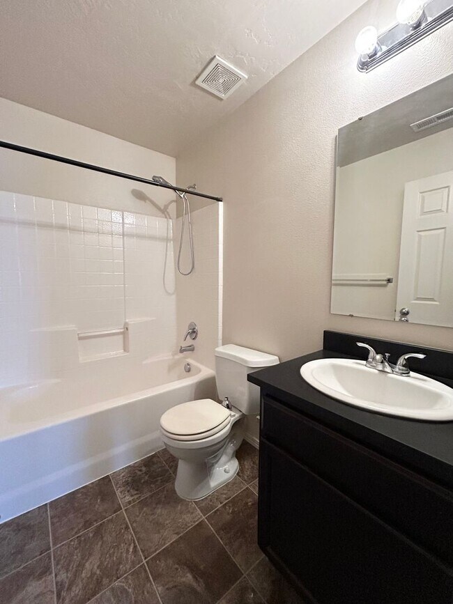 Building Photo - Modern Layout, Private Backyard, Prime Location |3 bed 2.5 bath Home in Nampa