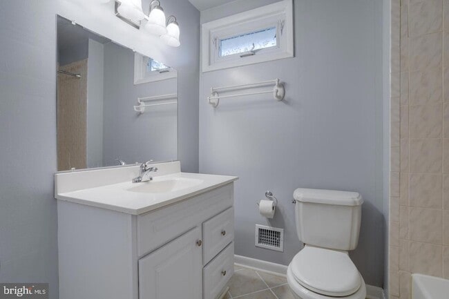 Building Photo - 7117 Hadlow Ct