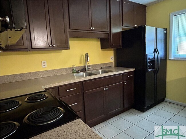 Building Photo - 120 Middleton Dr