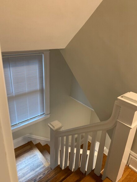 Building Photo - 152 Rosedale St