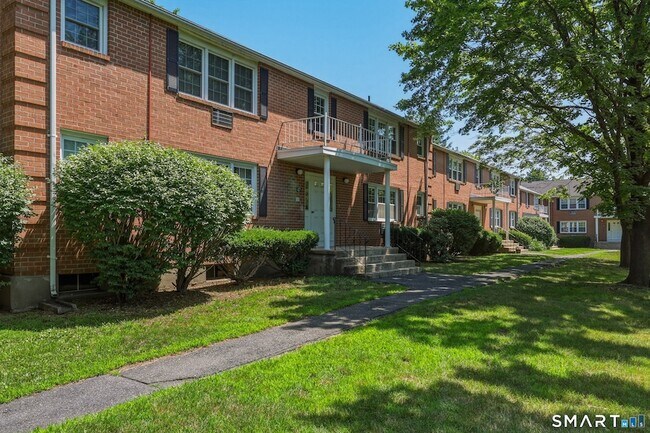 Building Photo - 9 Grandview Dr