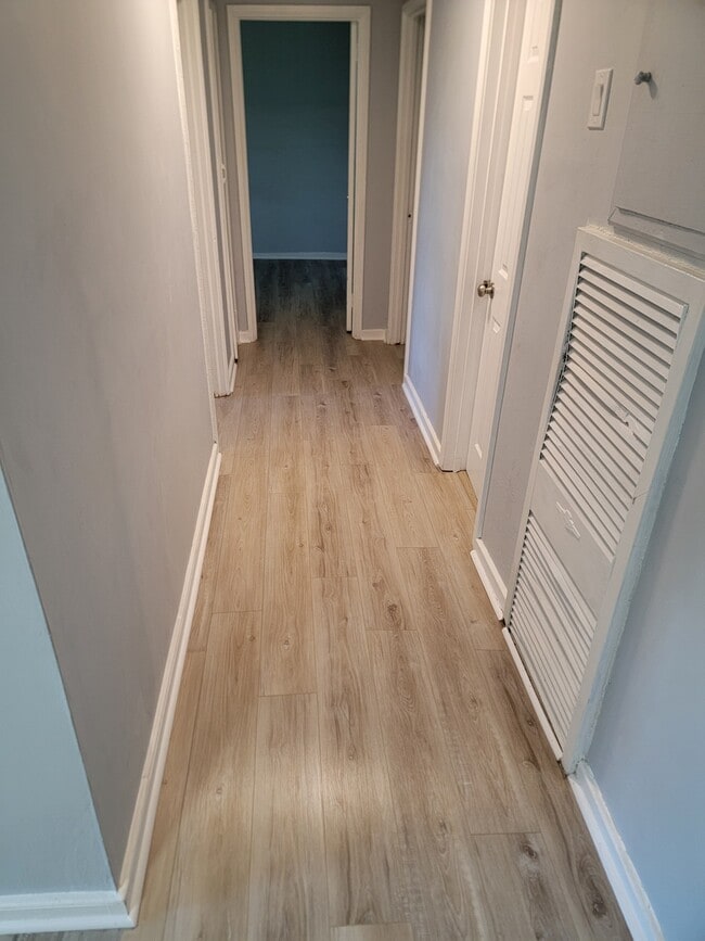 Building Photo - 3912 Honan Dr