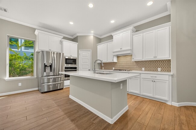 Building Photo - 381 Andes Dr