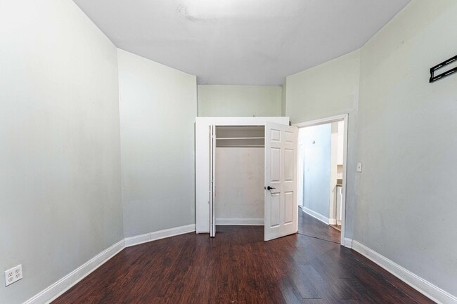 Building Photo - 1529 S Homan Ave