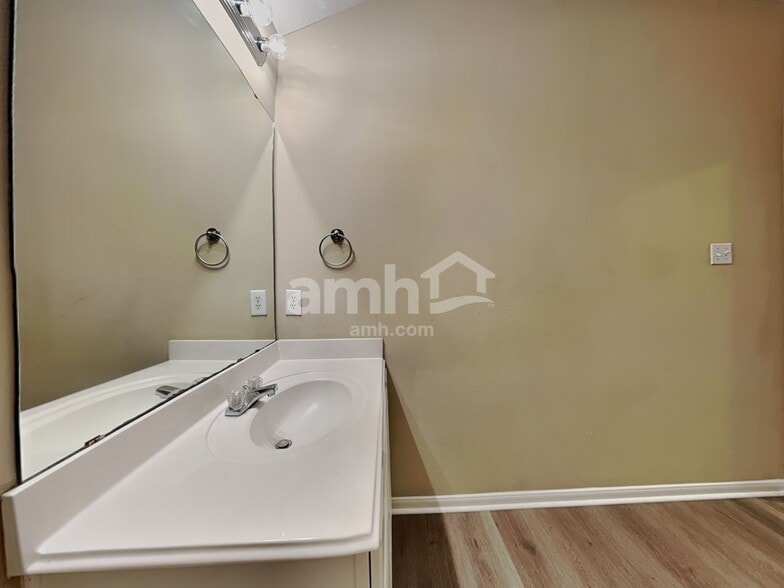 Building Photo - 16511 Cypress Brook Ct