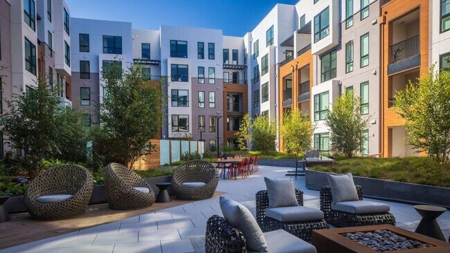 Building Photo - 100 Aspen Way