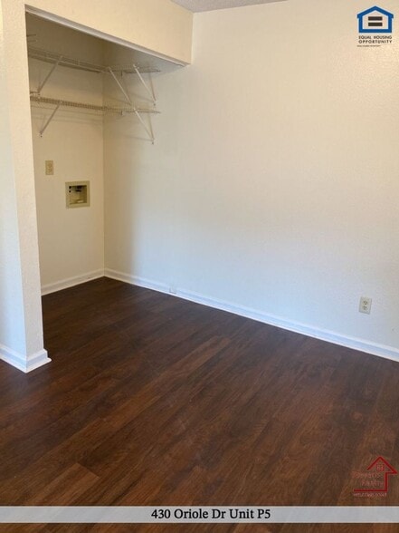 Building Photo - 430 Oriole Dr