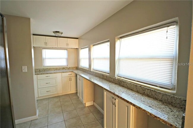 Building Photo - 1222 St Anne Shrine Rd