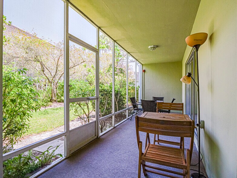 Screened Lanai - 1901 Indian River Blvd