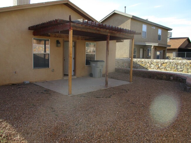 Building Photo - "Charming 3-Bed, 2-Bath Haven on Mesquite ...