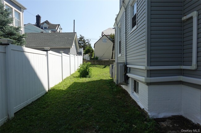 Building Photo - 47 Rich Ave