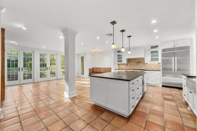 Building Photo - 1301 Kent Ln