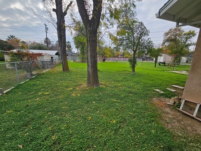 Building Photo - Duplex For Rent in Corning!