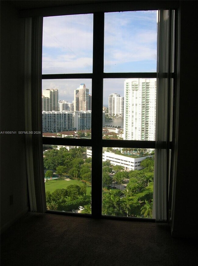 Building Photo - 18181 NE 31st Ct