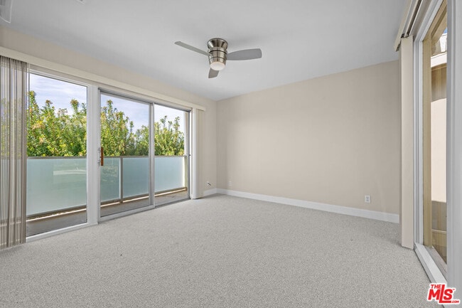 Building Photo - 4118 Del Mar Ave