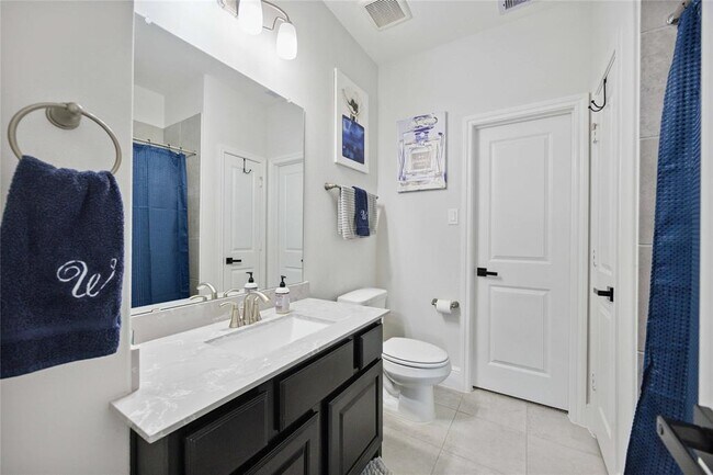 Building Photo - 9911 Regal Bend Dr