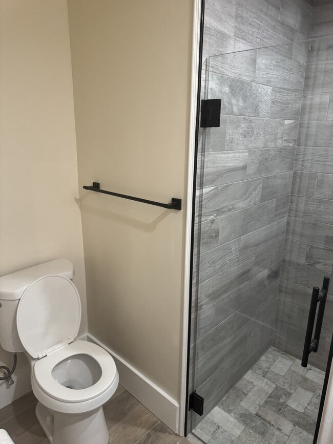 Building Photo - 4621 Locust Ln E