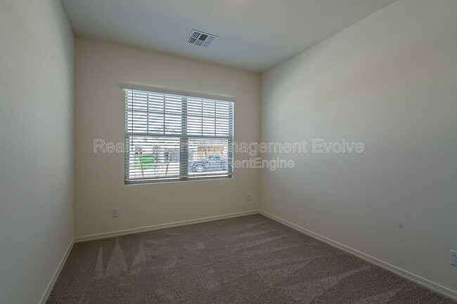 Building Photo - 6450 W Magdalena Ln