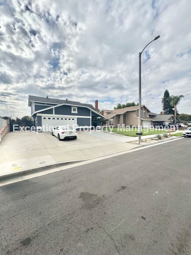 Building Photo - Ready to move in 3 bed 3 bath home!