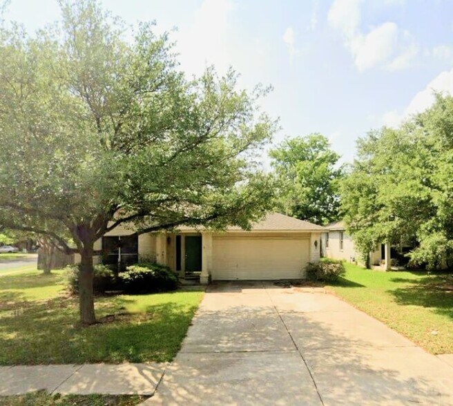 Primary Photo - 17400 Bottle Springs Ln